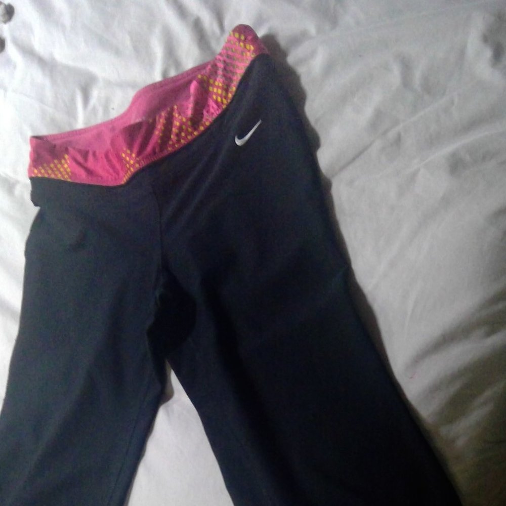 Nike Dri-Fit crop workout pants